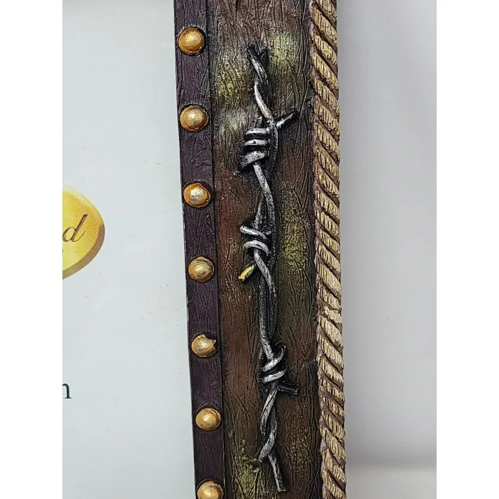 Horse-Themed Western Picture Frame With Barbed Wire &‎ Rope Details 4